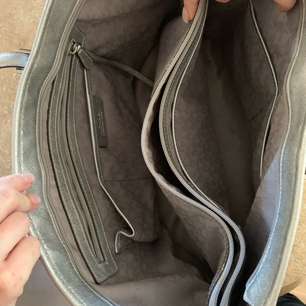 Large MK purse - Picture 3 of 3